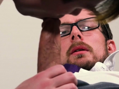 FamilyDick – Bearded Daddy Barebacks Cute Guy
